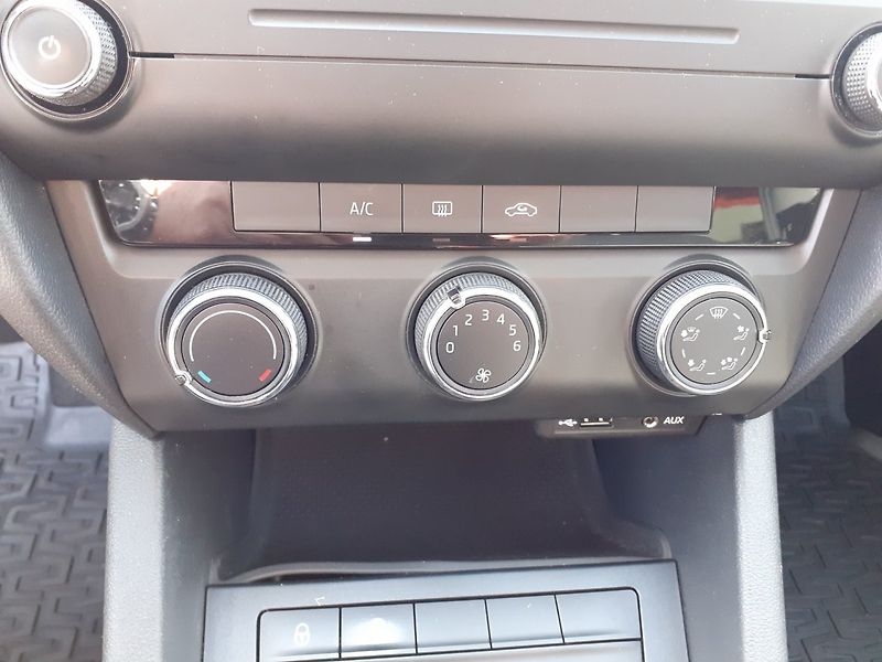 Škoda Octavia (2015) III Kombi 1.6 TDi - fotka 9 z 25