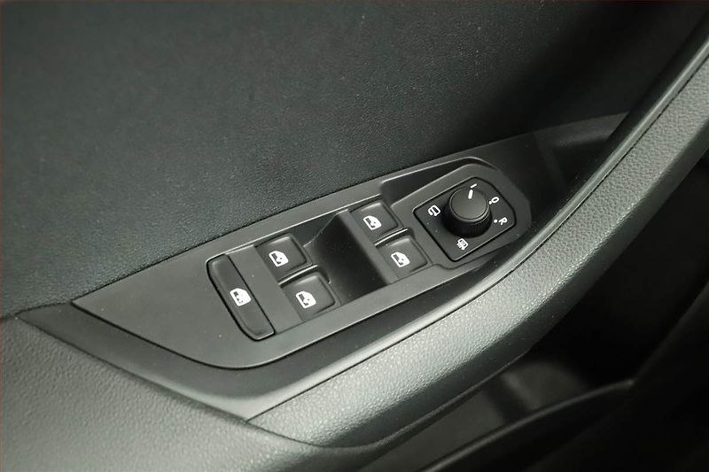 Škoda Karoq (2025) 2.0 TDI, Sportline, Navigace - fotka 16 z 17