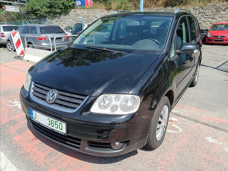 Volkswagen Touran 1,9 TDi Highline - fotka 3 z 21