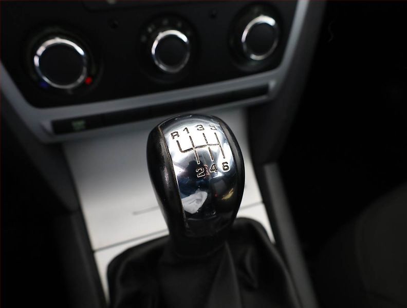 Škoda Octavia (2009) 1.4 TSI, Serv.kniha, Tempomat - fotka 11 z 13