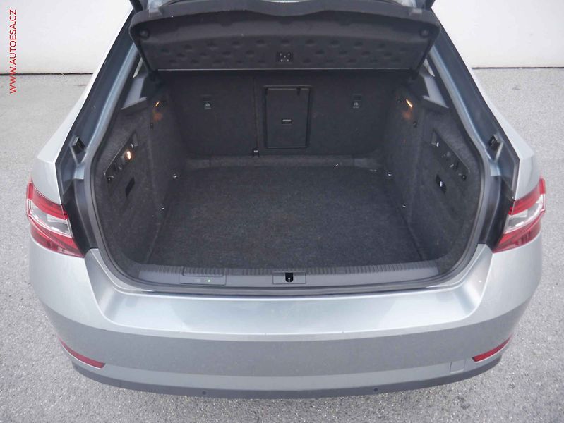 Škoda Superb (2016) 2.0TDi, ČR, AT, navi, bixen - fotka 7 z 15