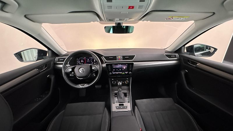 Škoda Superb 2.0 TDI DSG 4x4 Style Combi - fotka 8 z 30