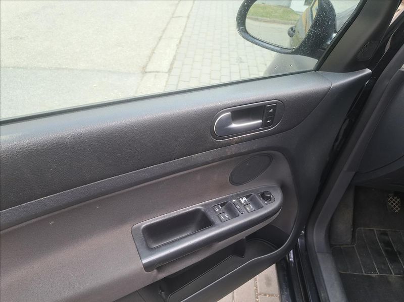 Volkswagen Golf Plus 1,6 FSI - fotka 17 z 36