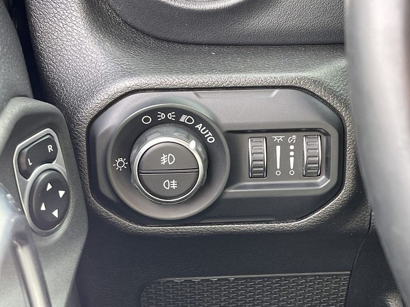Jeep Wrangler 2.2CRD, ČR, Overland, 4x4 - fotka 38 z 38