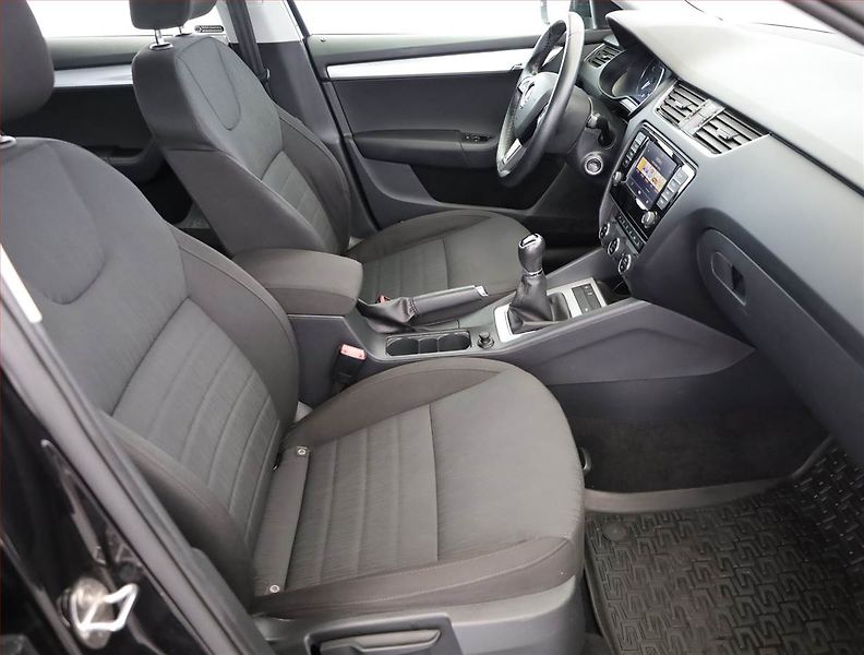Škoda Octavia (2016) 1.8 TSI, Tempomat - fotka 7 z 16