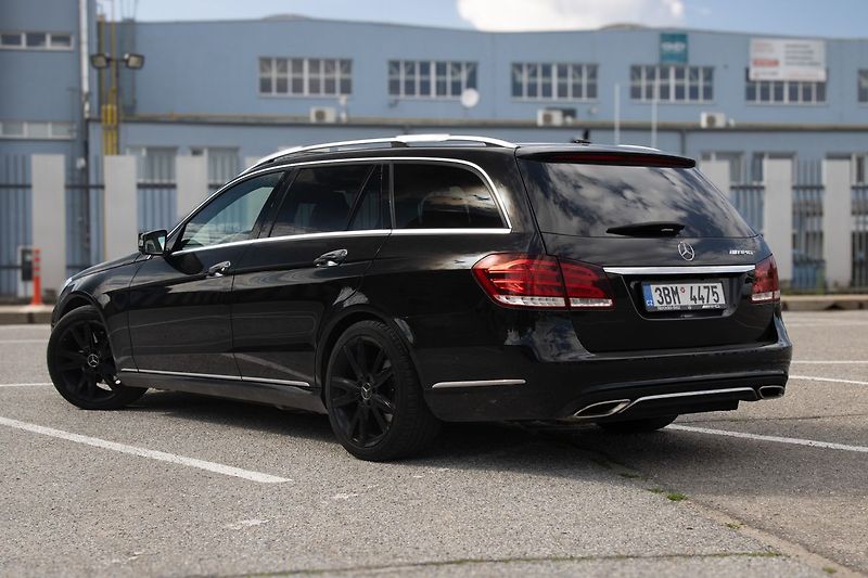 Mercedes-Benz Třídy E AMG paket, 100% stav. - fotka 7 z 45