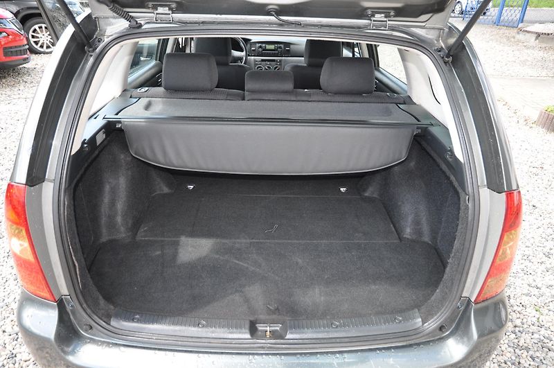 Toyota Corolla 1.4D-4D 66kW KOMBI Automat - fotka 8 z 13