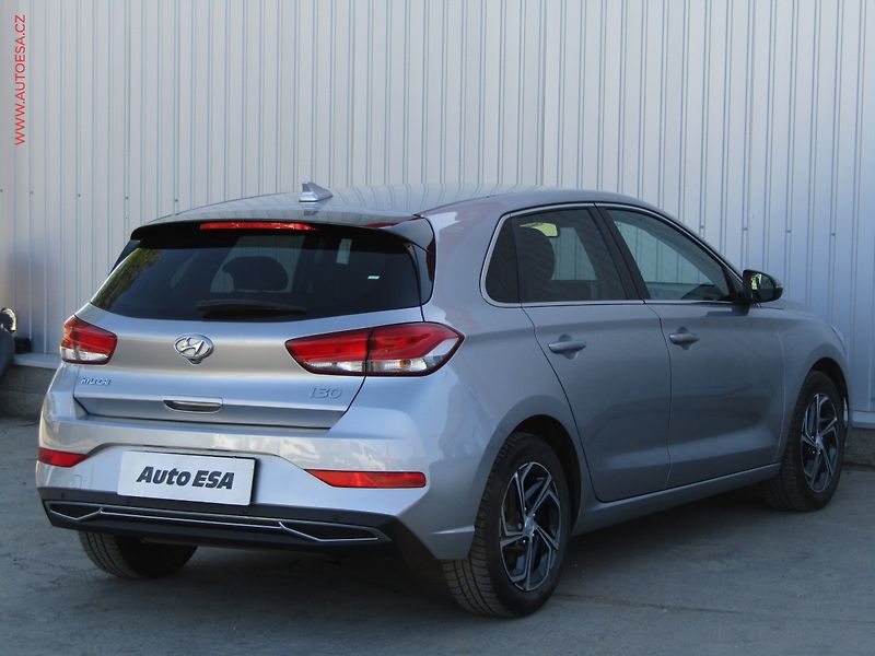 Hyundai i30 (2021) 1.0T-GDI, ČR, Smart, LED - fotka 4 z 20