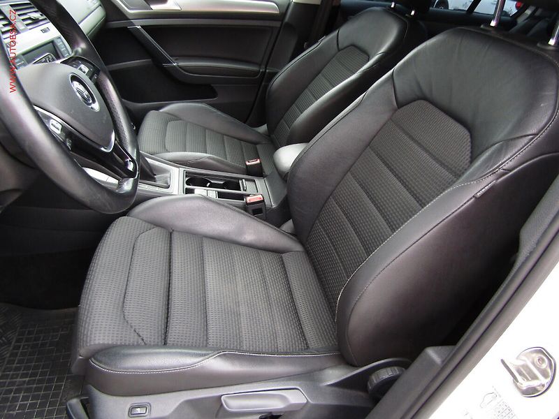 Volkswagen Golf (2016) 1.4TSI, ČR - fotka 9 z 17