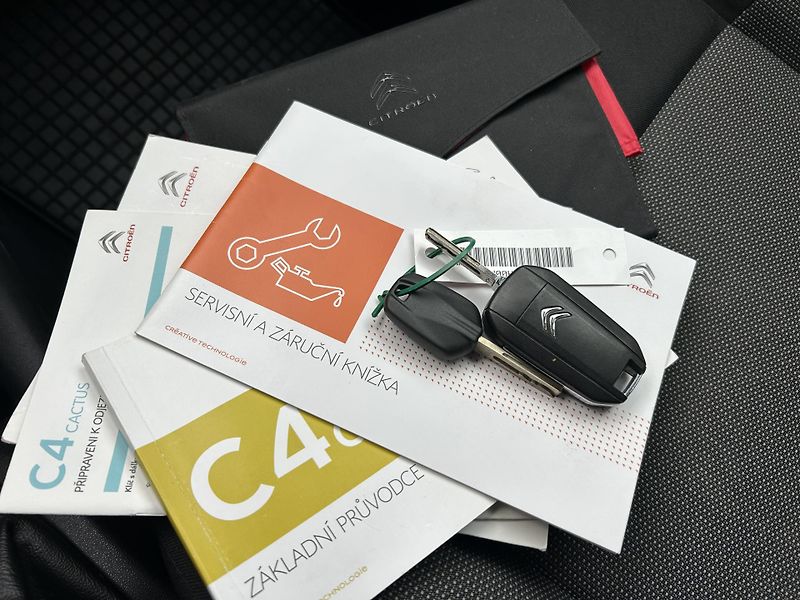 Citroën C4 Cactus 1.2 Pure Tech FEEL - fotka 10 z 34