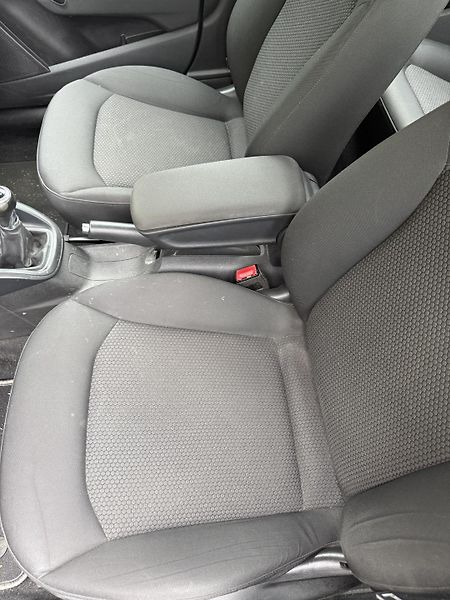 Audi A1 (2013) 1.6 tdi 77kW SPORTBACK - fotka 11 z 12