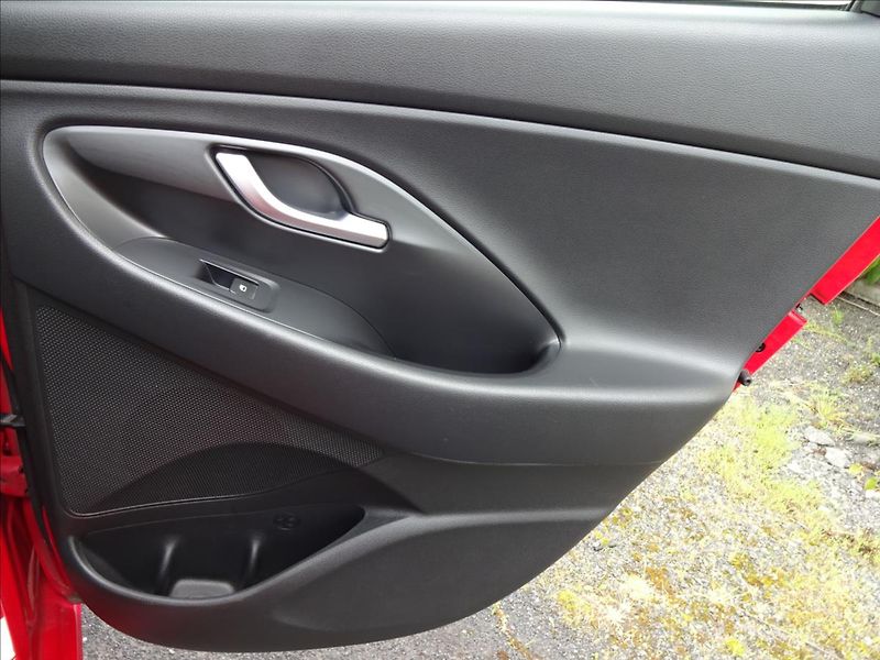 Hyundai i30 1,4 T-GDi 103 kW Fastback - fotka 27 z 55