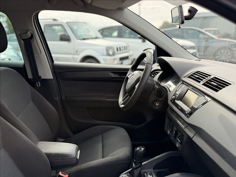 Škoda Fabia 1,0 MPI KLIMA - fotka 21 z 22