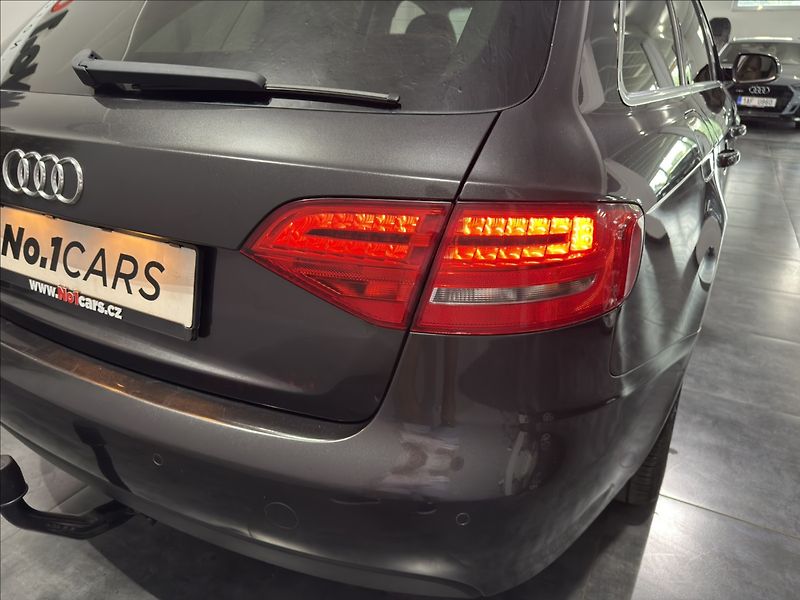 Audi A4 2,0   TDI B8 1.MAJITEL BI-XEN - fotka 28 z 43