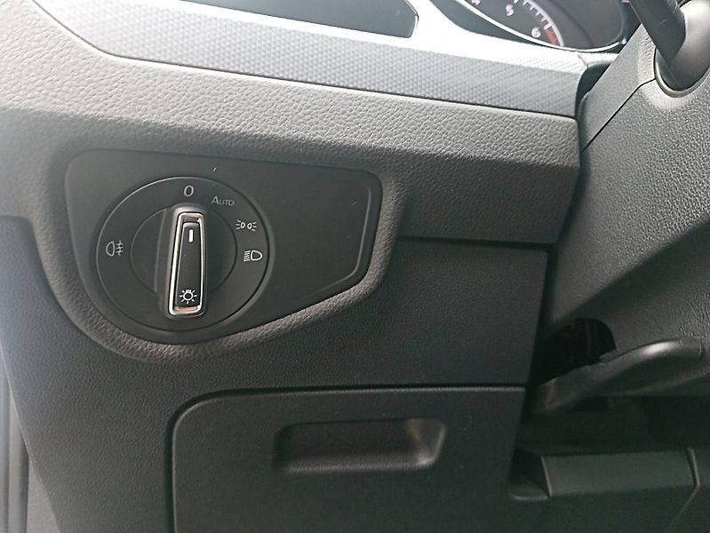 Volkswagen Touran (2021) 1.5TSI 110kW 7míst výhřevy - fotka 9 z 35