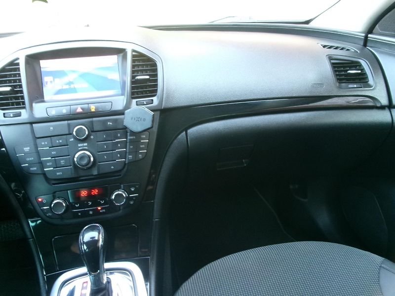 Opel Insignia (2012) 2,0CDTi AC NAVI TEMP AUT - fotka 22 z 28