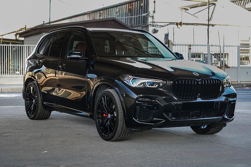 BMW X5 (2022) BMW X5 M50i - fotka 2 z 50