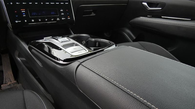 Hyundai Tucson 1.6 T-GDI HEV Style 4x4 Auto - fotka 6 z 23