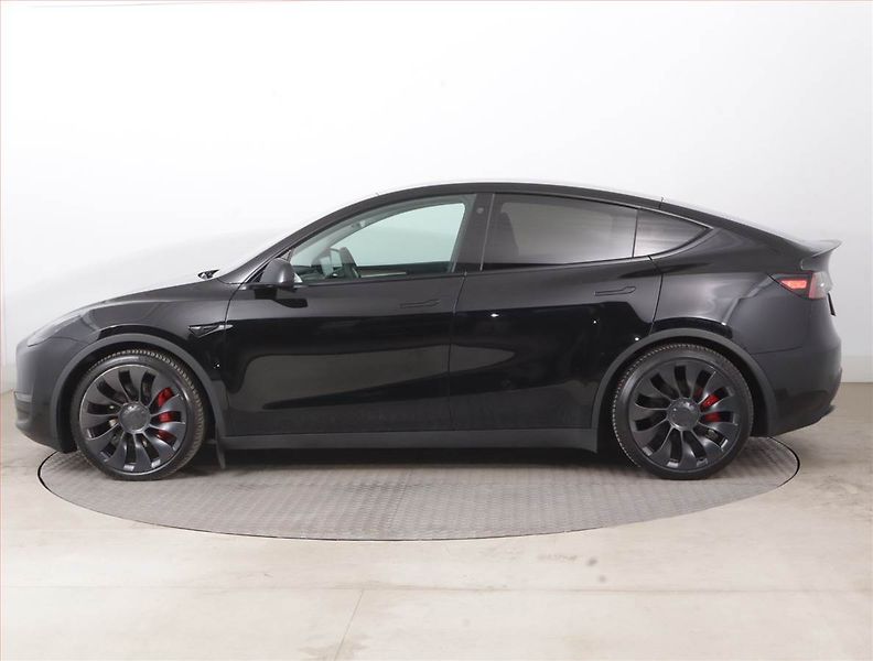 Tesla Model Y (2023) Performance 79kWh, SoH 92% - fotka 3 z 21