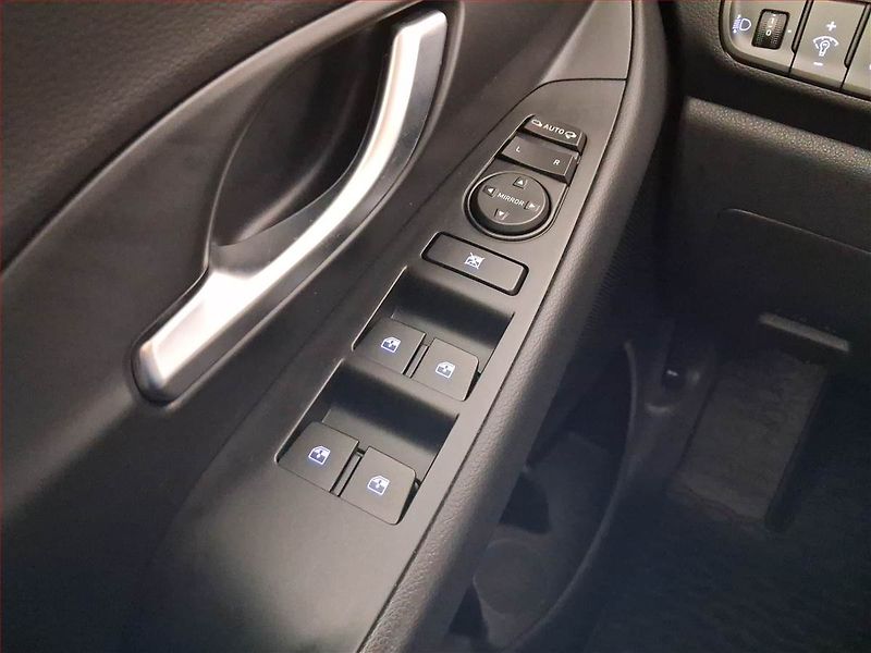 Hyundai i30 (2023) 1.5 T-GDI MHEV, ČR,1.maj - fotka 18 z 19