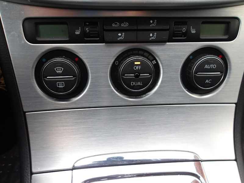 Volkswagen Passat 2,0TDi 125kW Na OPRAVU !!! - fotka 25 z 29
