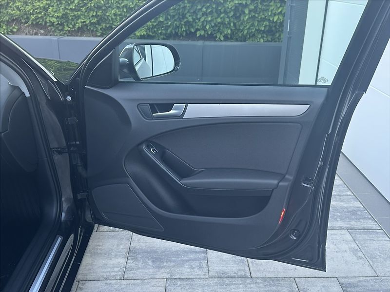 Audi A4 3,0 TDI 204PS  Ambiente A/T - fotka 17 z 49