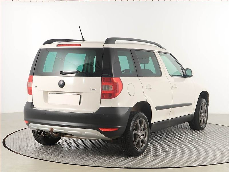 Škoda Yeti (2012) 2.0 TDI, Park. senzory - fotka 5 z 16