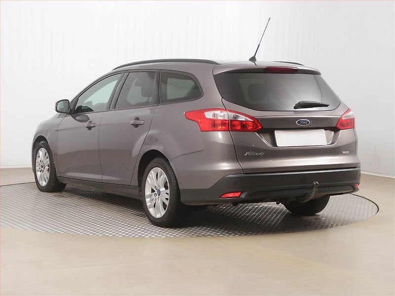 Ford Focus (2012) 1.6 TDCi, Tažné, rezervace - fotka 4 z 15