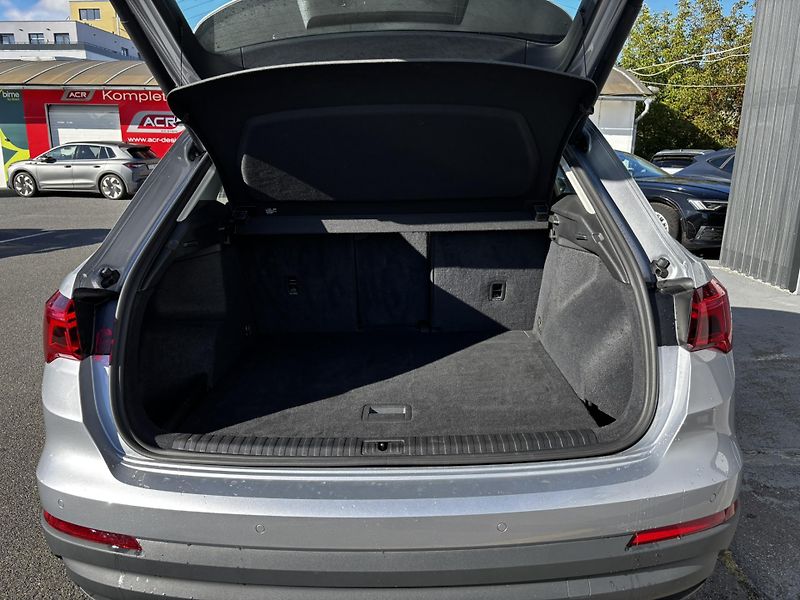 Audi Q3 (2024) 1.5 TFSI 35 - fotka 11 z 11
