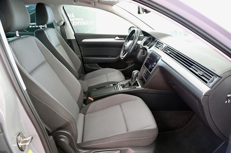 Volkswagen Passat (2024) 2.0TDI DSG Nez.Topení 48000KM - fotka 17 z 25