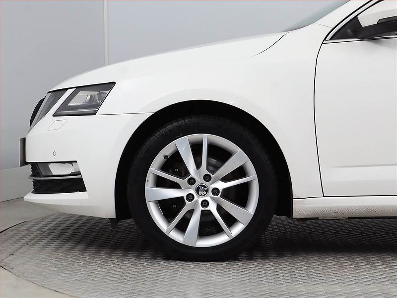 Škoda Octavia (2017) 2.0 TDI, Kůže, Navi, Tempomat - fotka 13 z 18