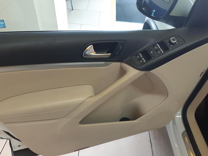 Volkswagen Tiguan 2.0 TSI 4x4 R-LINE  - fotka 17 z 26