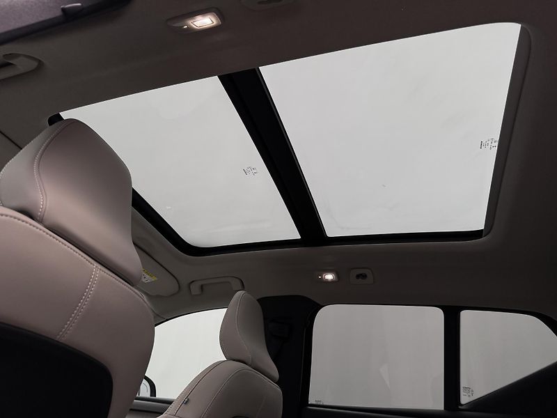 Volvo XC40 (2026) B3 AUT DARK ULTRA - fotka 19 z 21