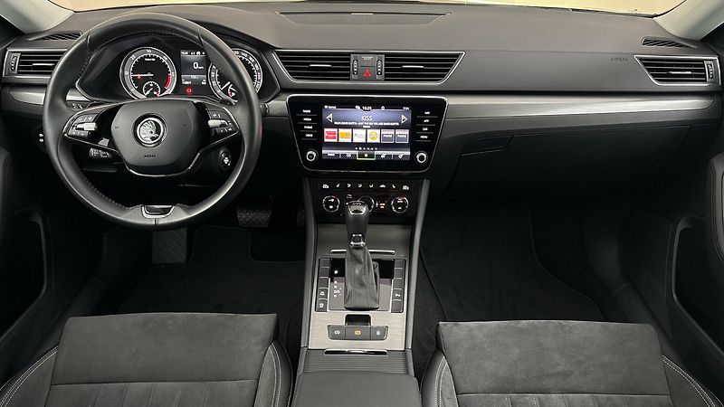 Škoda Superb 2.0 TDI DSG Style Combi - fotka 8 z 28