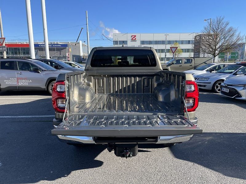 Toyota Hilux 2.8D Executive ODBĚR 3/2027 - fotka 5 z 28
