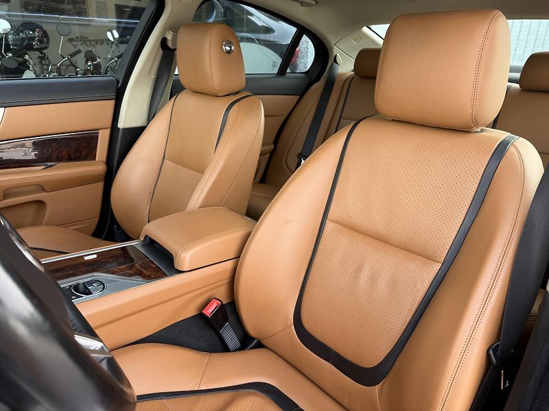Jaguar XF 3,0 V6 S/C AWD REZERVACE - fotka 21 z 47