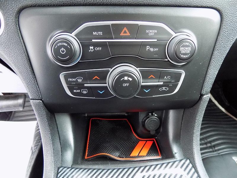 Dodge Charger (2019) 5,7 HEMI/AWD/AT/ - fotka 25 z 34