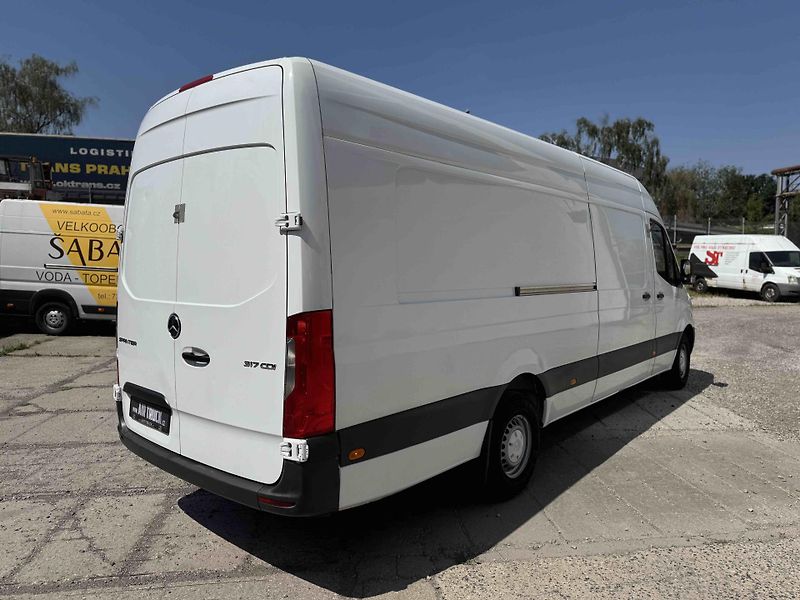 Mercedes-Benz Sprinter (2022) Sprinter 317 CDI -skříň-spaní - fotka 4 z 28