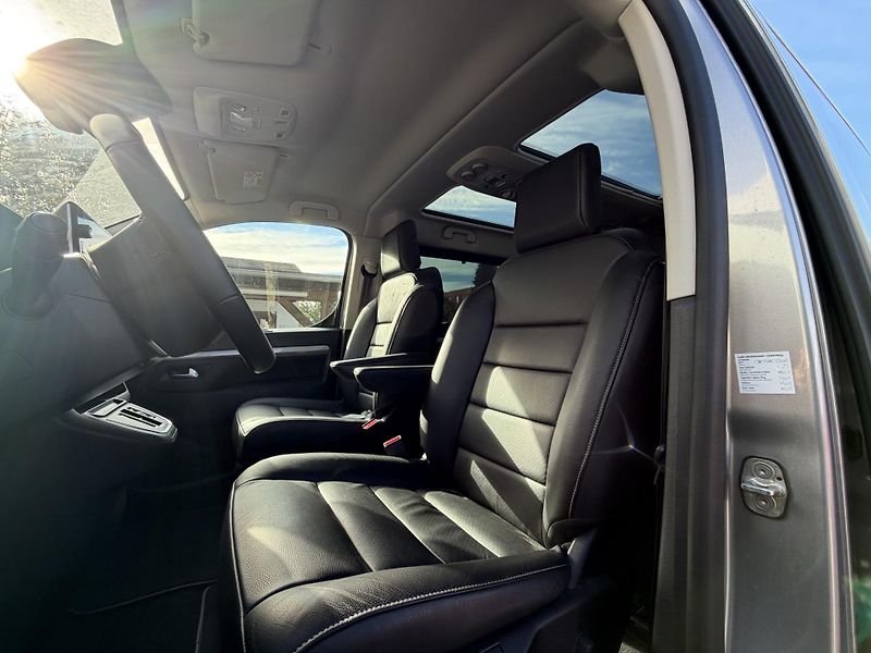 Citroën SpaceTourer 2.2 HDi 180EAT8 XL Shine - fotka 27 z 33