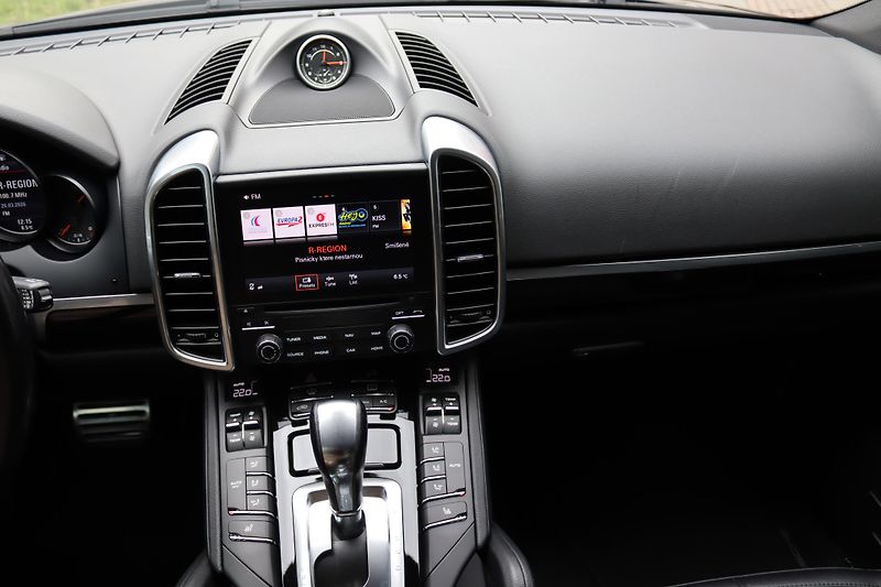 Porsche Cayenne S DIESEL 4.2 V8 283kW 4X4 DPH - fotka 30 z 50
