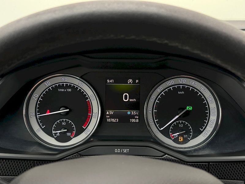 Škoda Superb (2019) 2.0 TSI  200 kW DSG 4x4 SportL - fotka 11 z 26