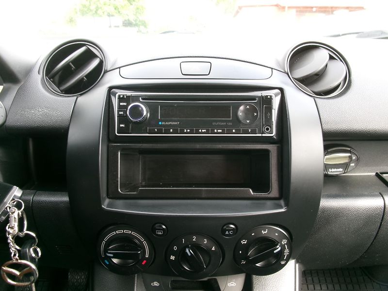 Mazda 2 (2008) 1,3i KLIMA WEBASTO - fotka 19 z 29