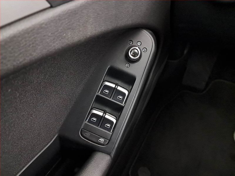 Audi A4 (2012) 2.0 TDI, Navi, Xenony - fotka 19 z 19