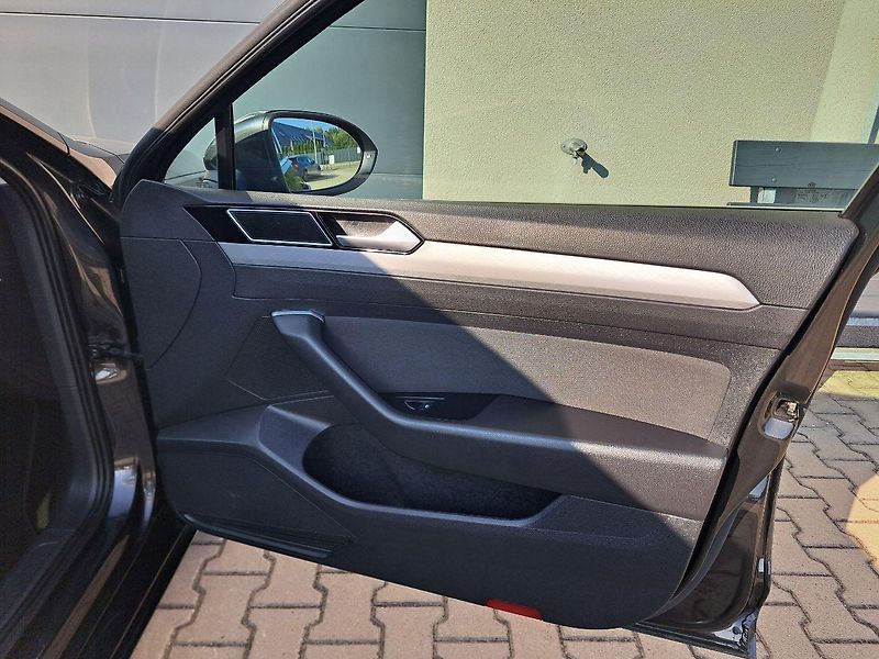 Volkswagen Passat (2022) 1.5 TSI DSG, ZÁRUKA - fotka 24 z 35