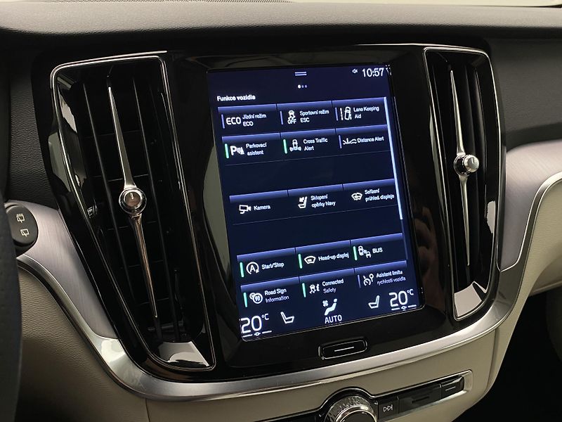 Volvo V60 D4 MOMENTUM AUT - fotka 37 z 47