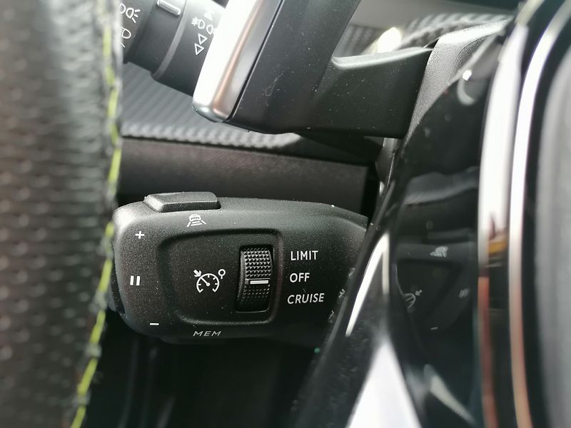 Peugeot 2008 (2021) 1.2 PureTech GT-Line AT/8 LED - fotka 18 z 33