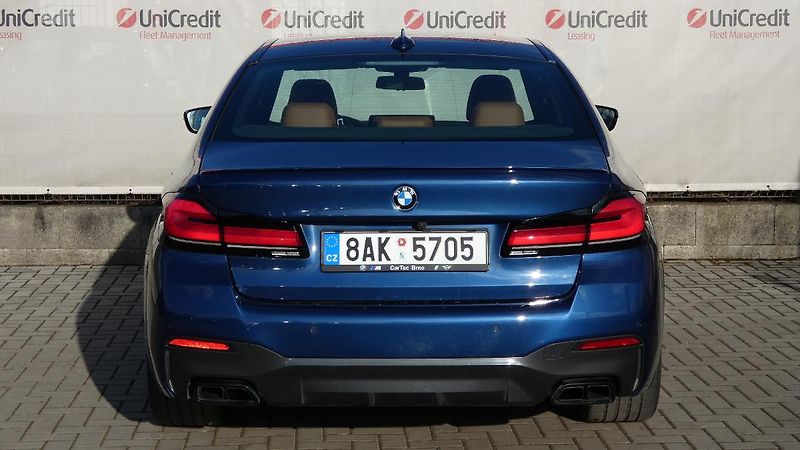 BMW Řada 5 M 550i xDrive - fotka 4 z 25