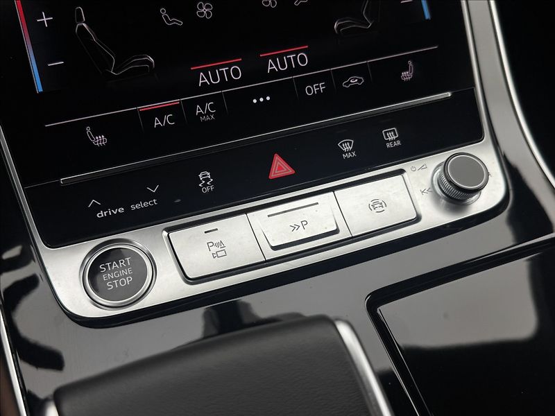 Audi Q8 3,0 S-LINE ZÁRUKA HUD B&O TZ - fotka 31 z 52