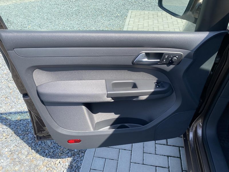 Volkswagen Caddy 1.2 TSI77kW-1xMAJ.-TAŽNÉ-KLIMA - fotka 12 z 36