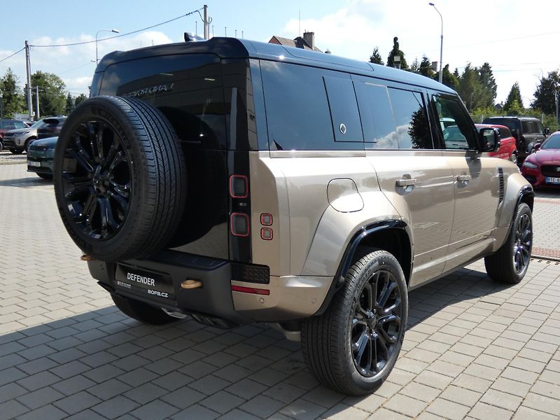 Land Rover Defender 110 4,4 OCTA P635 - fotka 7 z 46